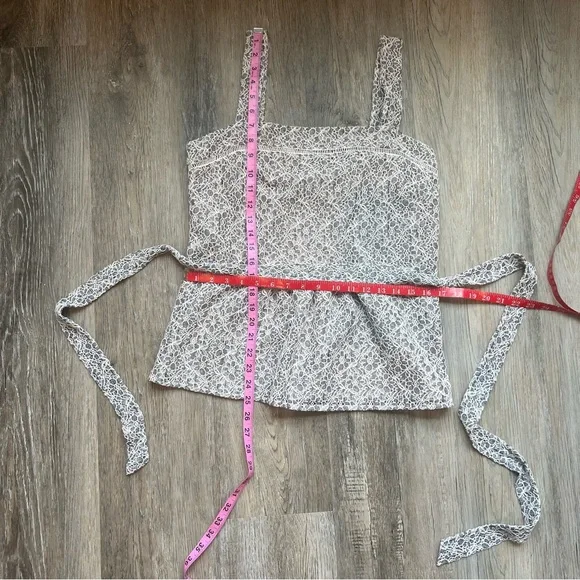Banana Republic lace tie/ cinched / peplum top